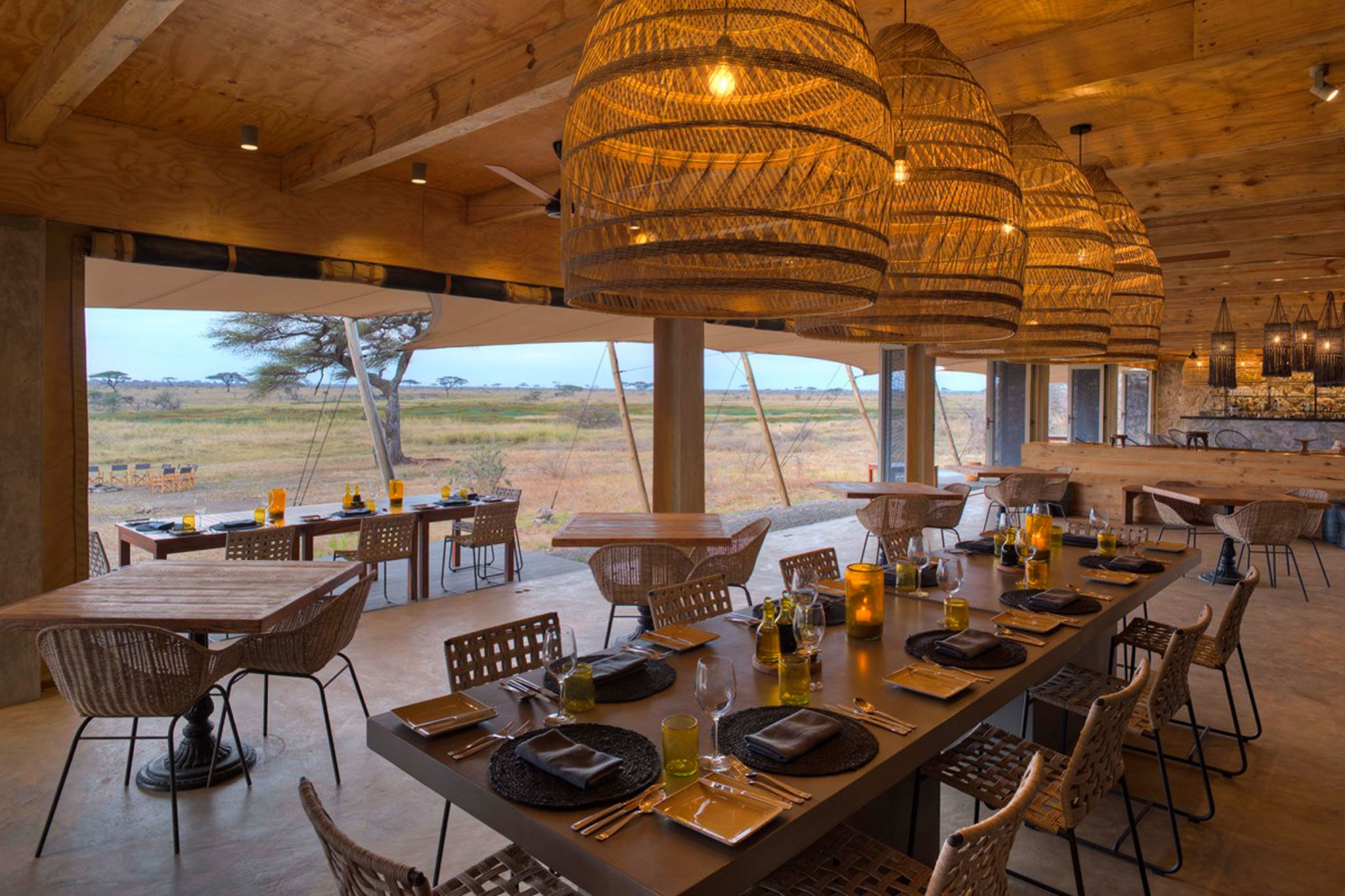 8-namiri-plains-main-area-dining