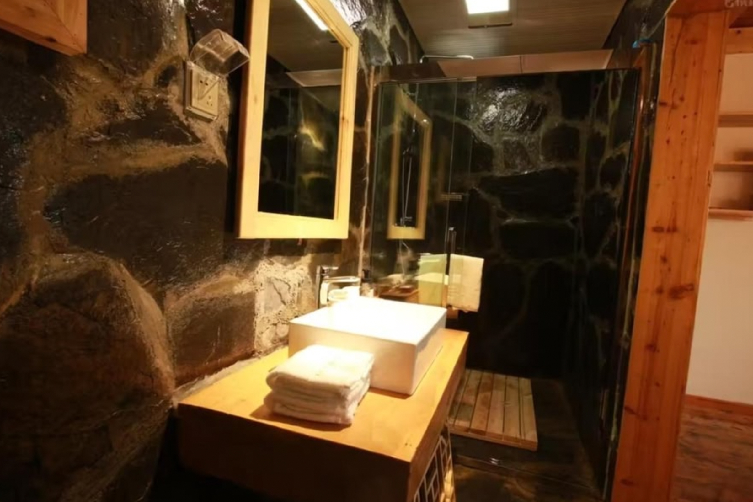 Bathroom, Songpan Ancient Road Homestay, Sichuan, China